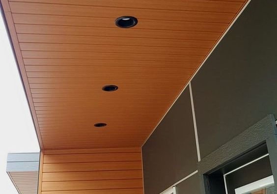 Forro PVC amadeirado em ambiente residencial